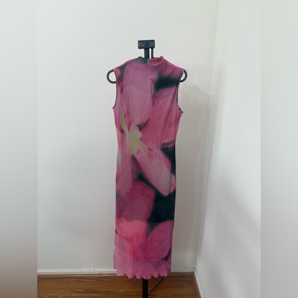 Elegant Pink Floral Sleeveless Dress - Picture 5 of 5